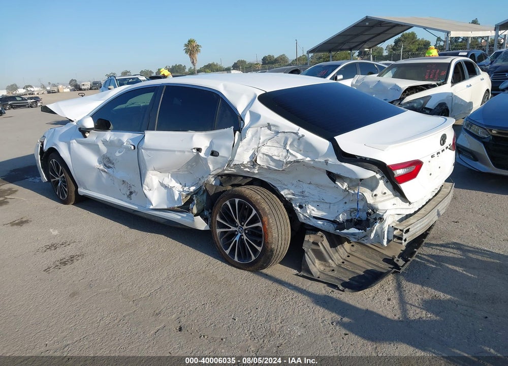 2018 TOYOTA CAMRY SE VIN: 4T1B11HK5JU587464