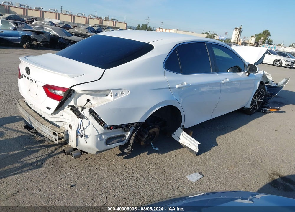 2018 TOYOTA CAMRY SE VIN: 4T1B11HK5JU587464