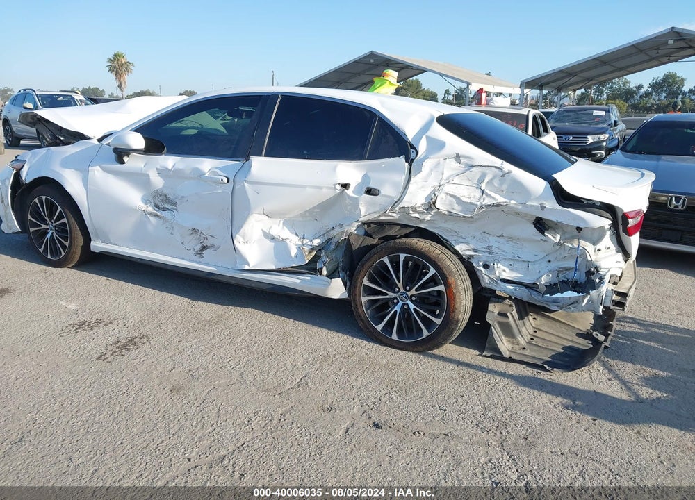 2018 TOYOTA CAMRY SE VIN: 4T1B11HK5JU587464