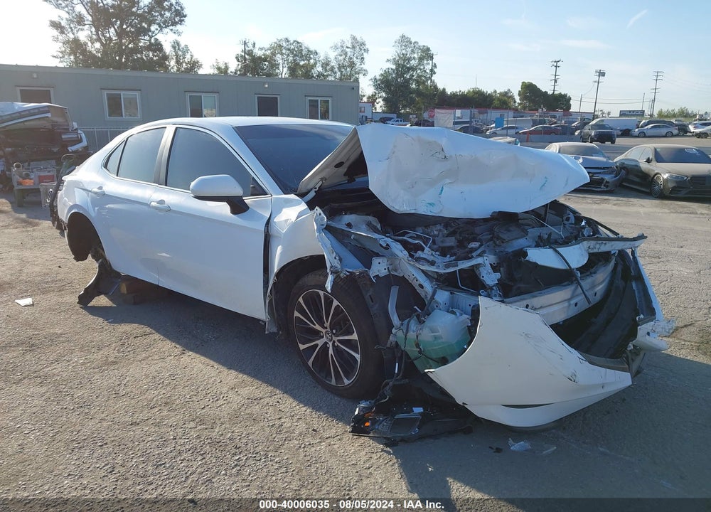 2018 TOYOTA CAMRY SE VIN: 4T1B11HK5JU587464