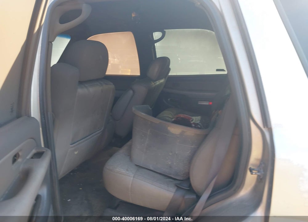 2001 CHEVROLET TAHOE LT VIN: 1GNEC13T11R112528