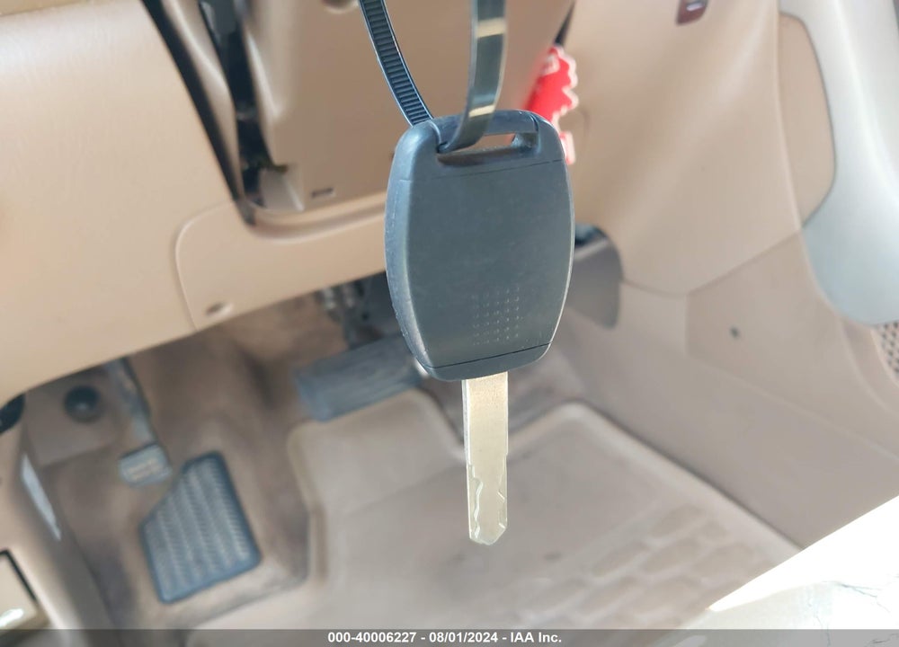 2006 HONDA PILOT EX-L VIN: 5FNYF185X6B016143