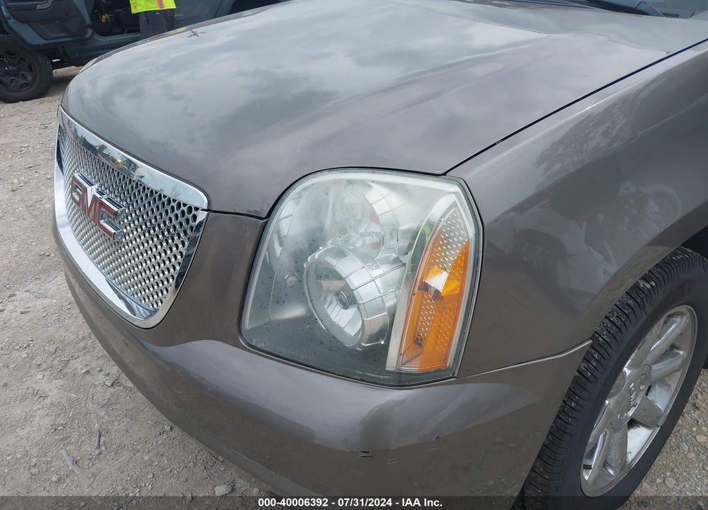 2011 GMC YUKON XL 1500 DENALI VIN: 1GKS2MEF3BR225247