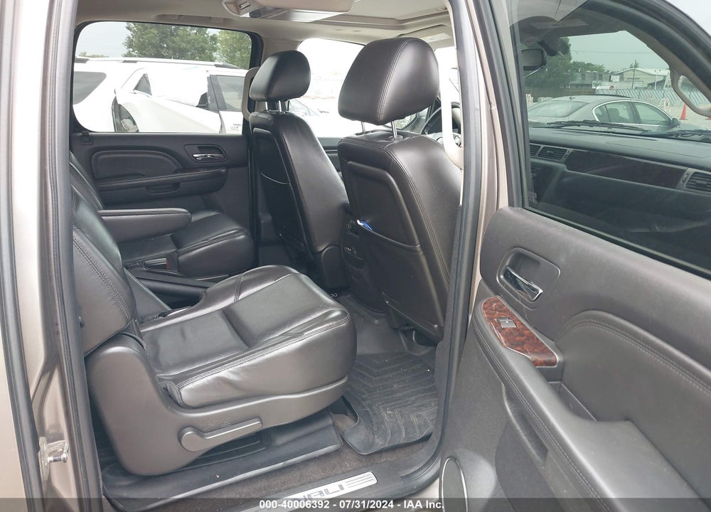 2011 GMC YUKON XL 1500 DENALI VIN: 1GKS2MEF3BR225247