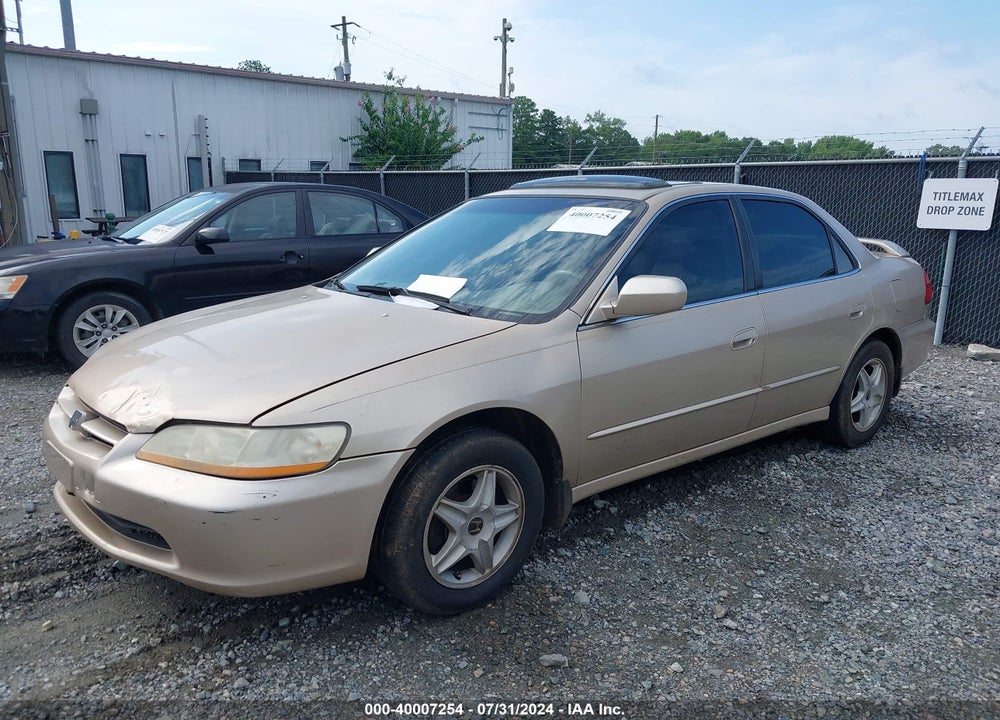 2000 HONDA ACCORD 3.0 EX VIN: 1HGCG1658YA084268