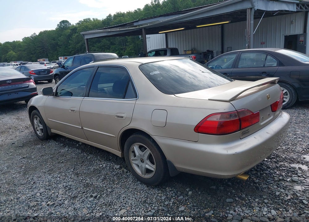 2000 HONDA ACCORD 3.0 EX VIN: 1HGCG1658YA084268