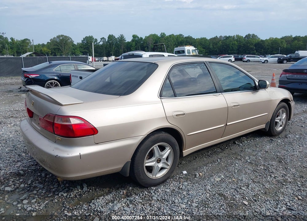 2000 HONDA ACCORD 3.0 EX VIN: 1HGCG1658YA084268