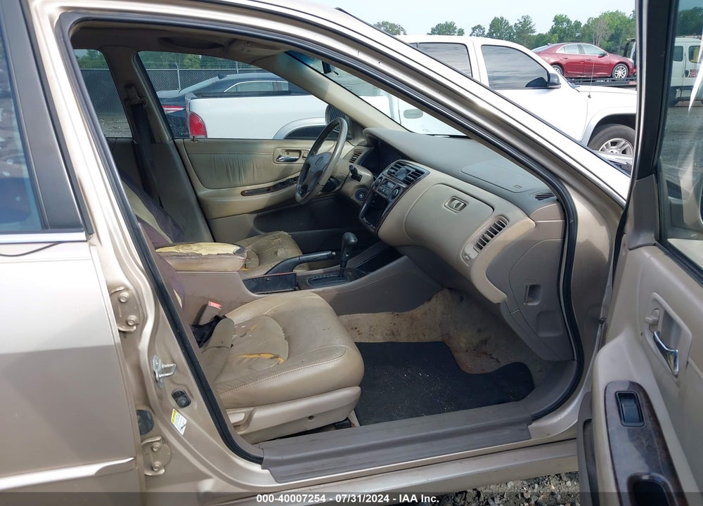 2000 HONDA ACCORD 3.0 EX VIN: 1HGCG1658YA084268