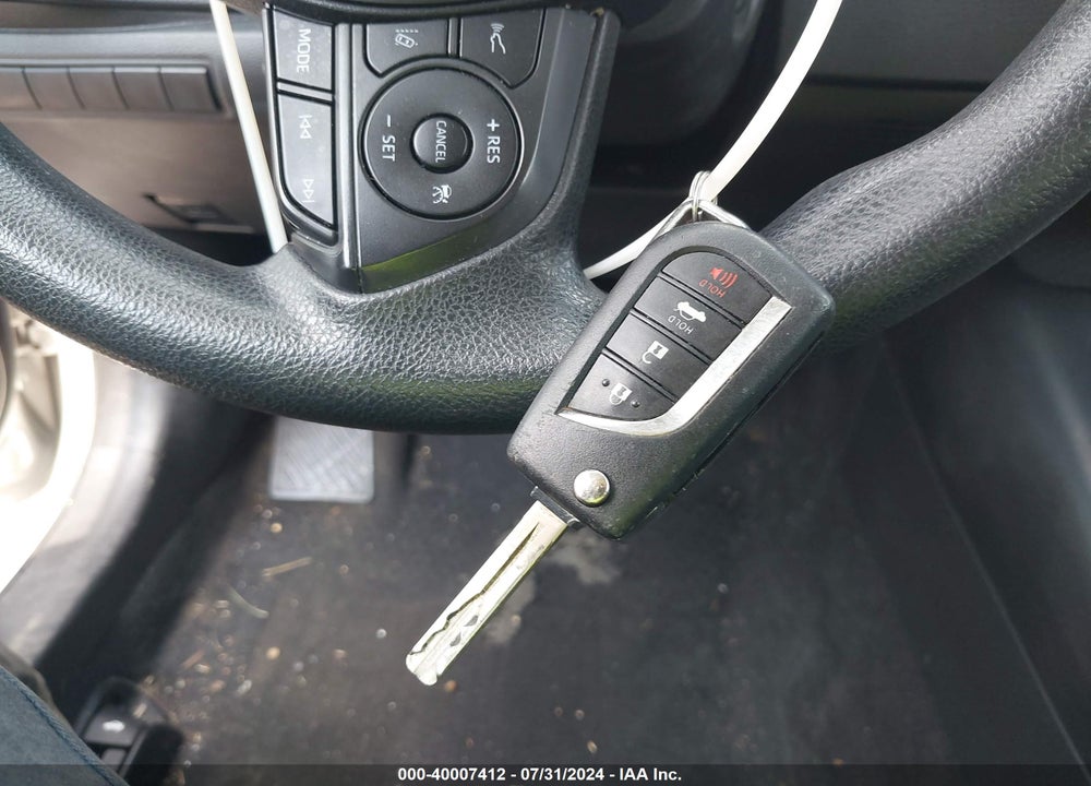 2021 TOYOTA COROLLA LE VIN: 5YFEPMAE1MP221573