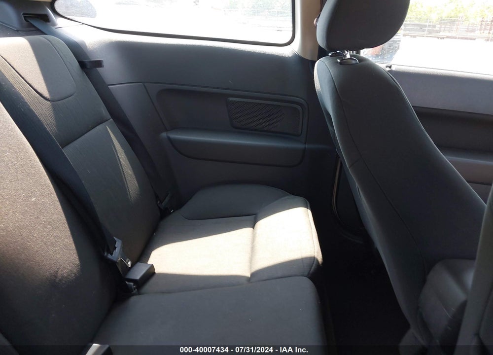 2008 FORD FOCUS SE VIN: 1FAHP33N88W138830