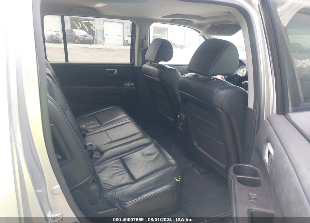 2011 HONDA PILOT EX-L VIN: 5FNYF4H58BB004374