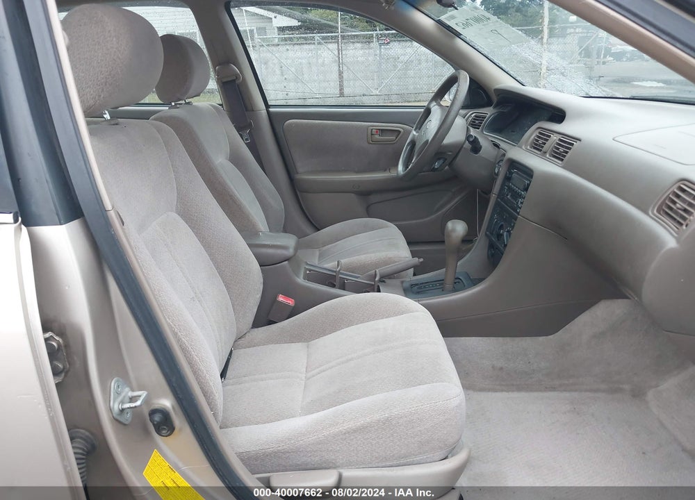 2000 TOYOTA CAMRY LE VIN: JT2BG28K4Y0515612