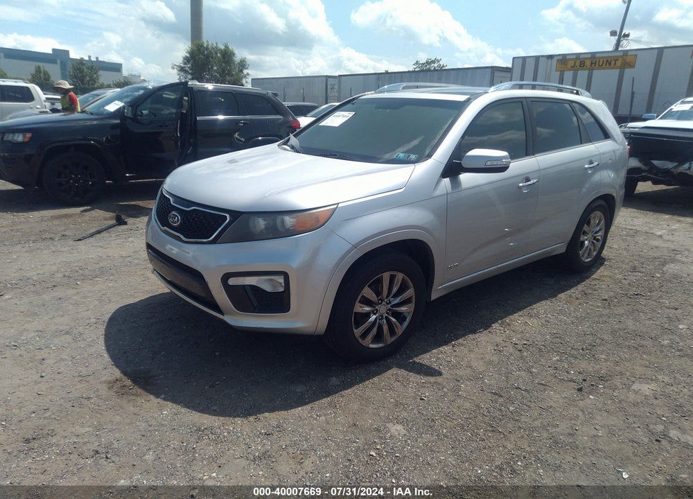 2011 KIA SORENTO SX V6 VIN: 5XYKWDA21BG095311
