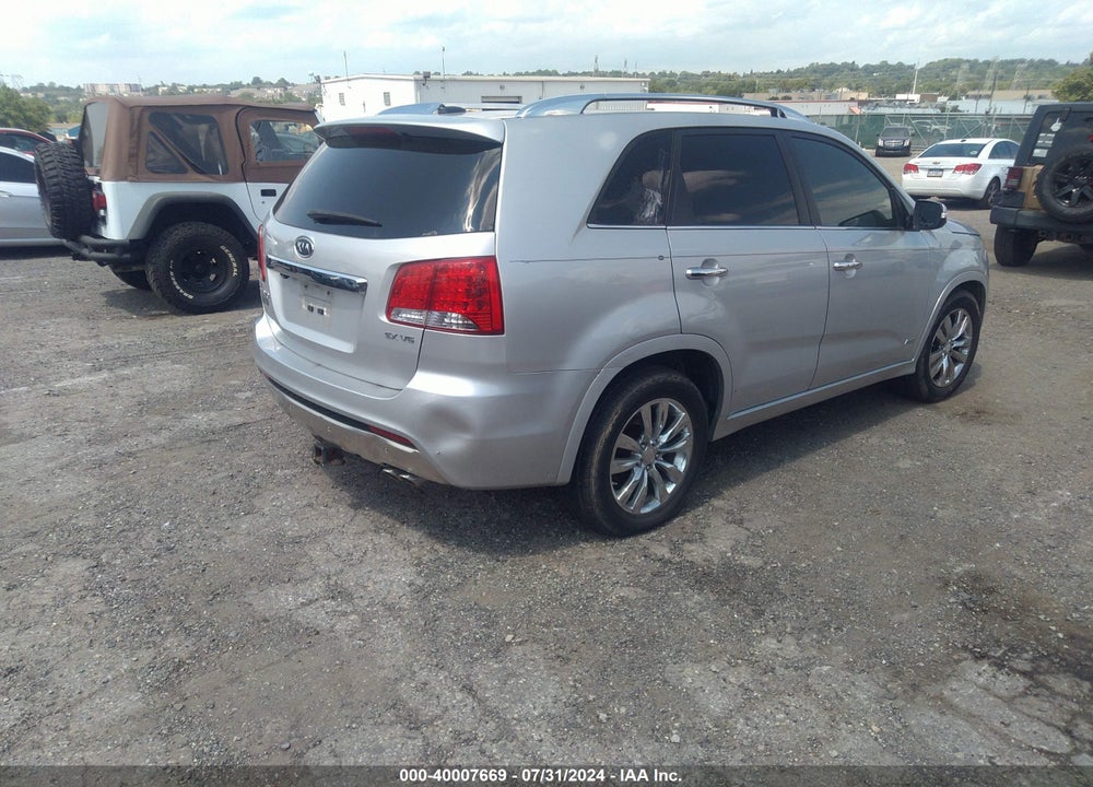 2011 KIA SORENTO SX V6 VIN: 5XYKWDA21BG095311