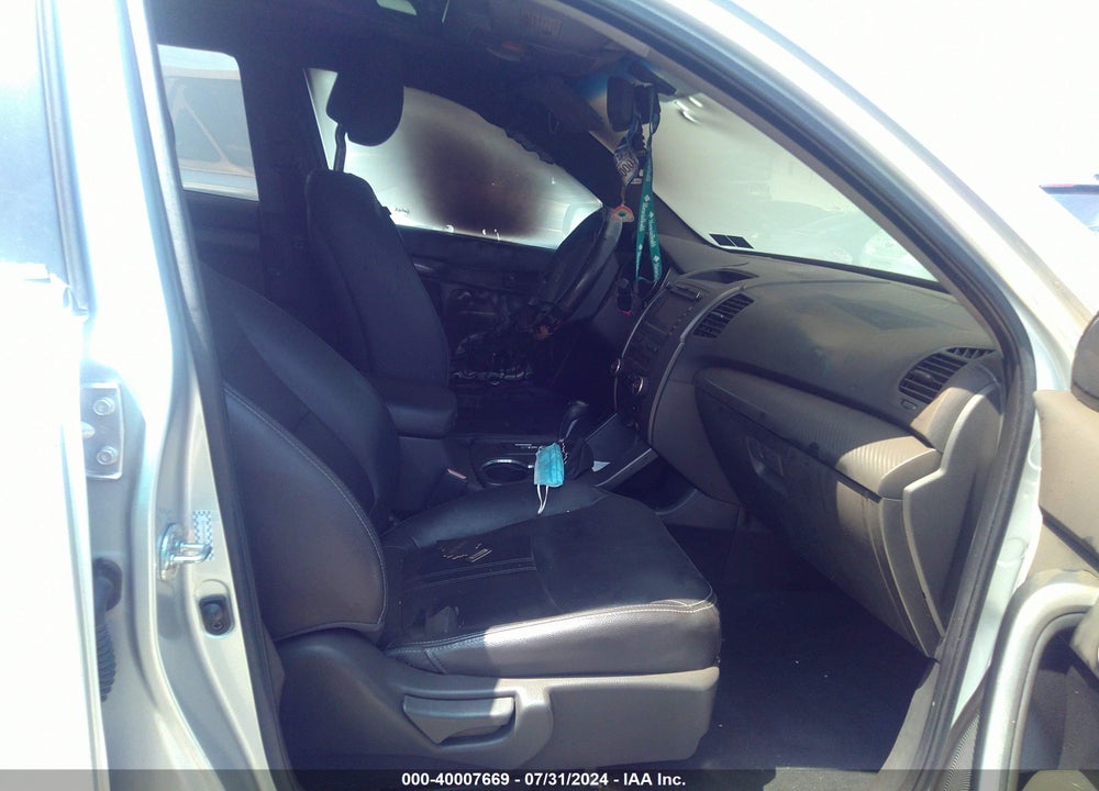 2011 KIA SORENTO SX V6 VIN: 5XYKWDA21BG095311