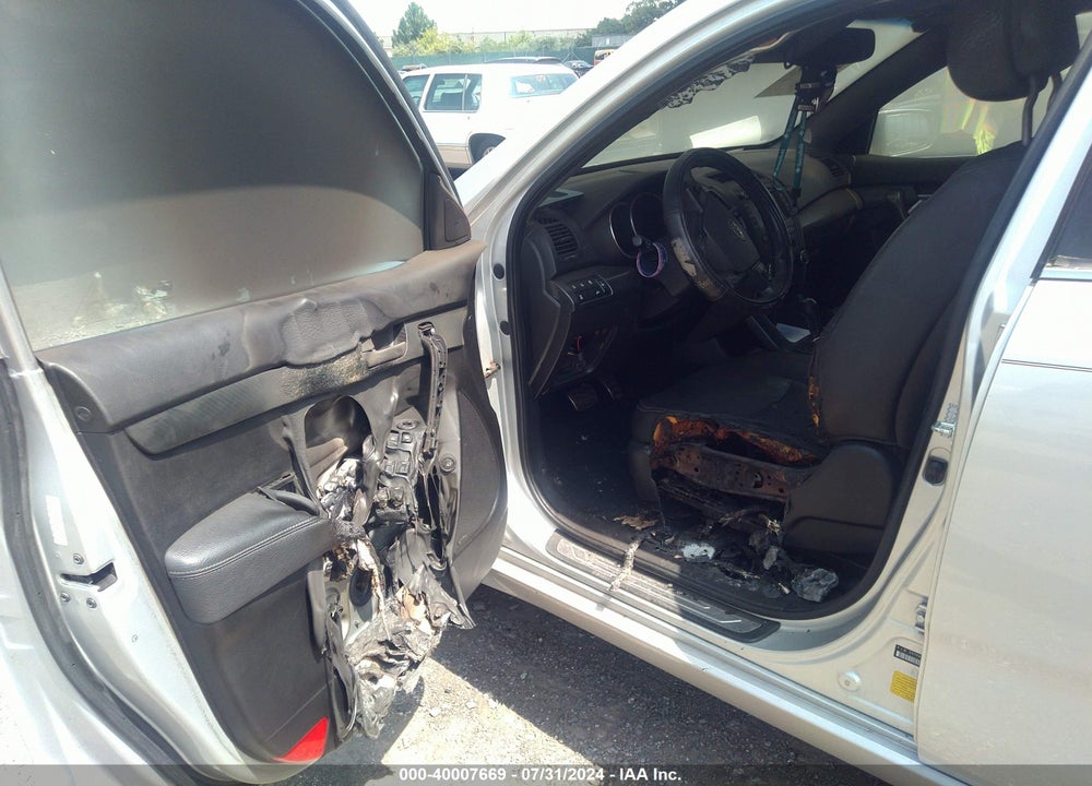 2011 KIA SORENTO SX V6 VIN: 5XYKWDA21BG095311