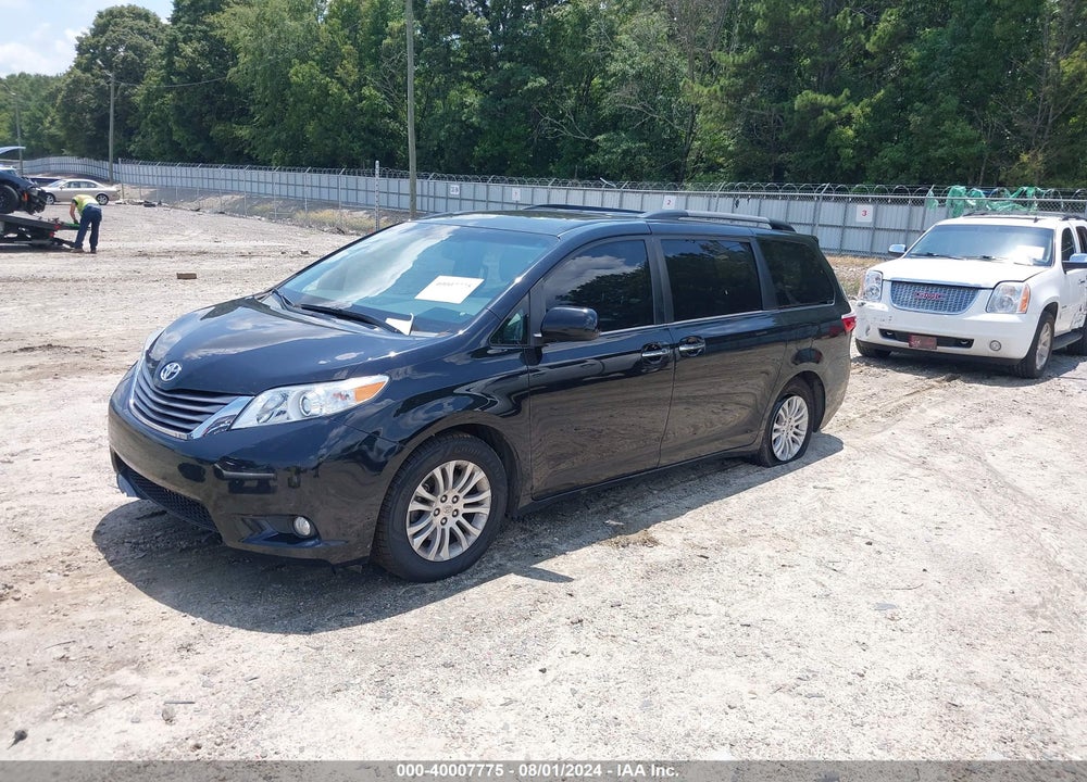 2015 TOYOTA SIENNA XLE 8 PASSENGER VIN: 5TDYK3DC8FS616330