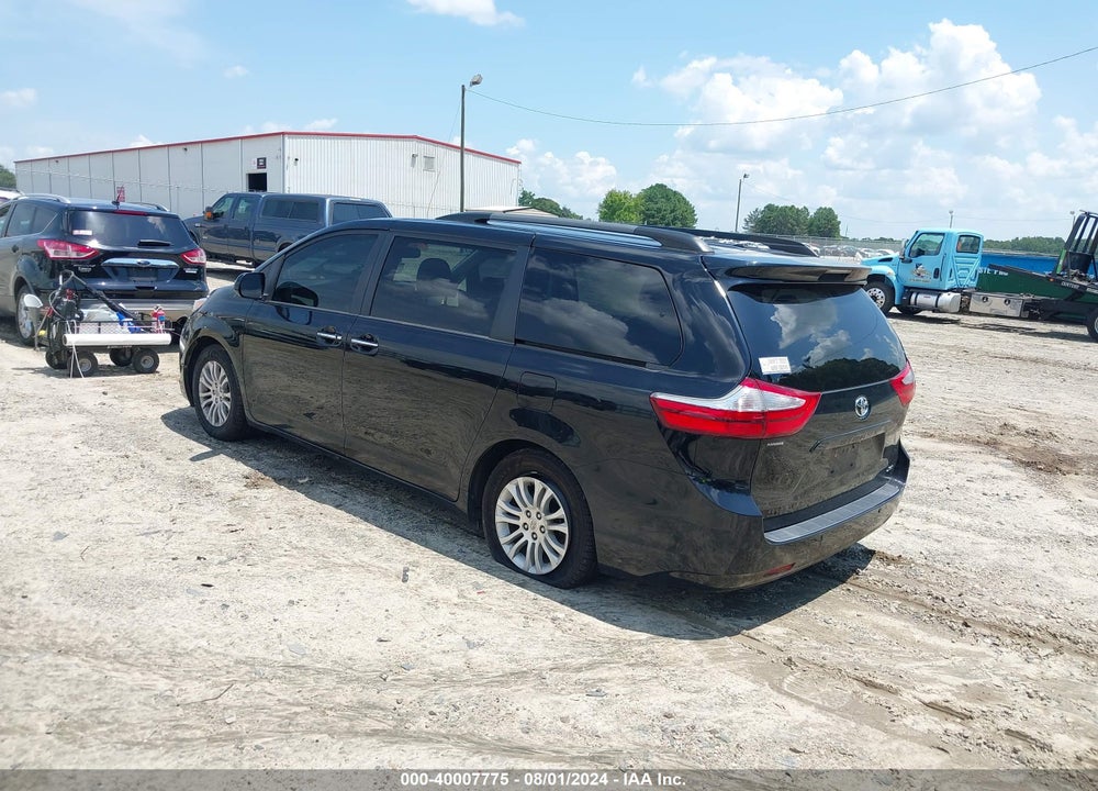 2015 TOYOTA SIENNA XLE 8 PASSENGER VIN: 5TDYK3DC8FS616330