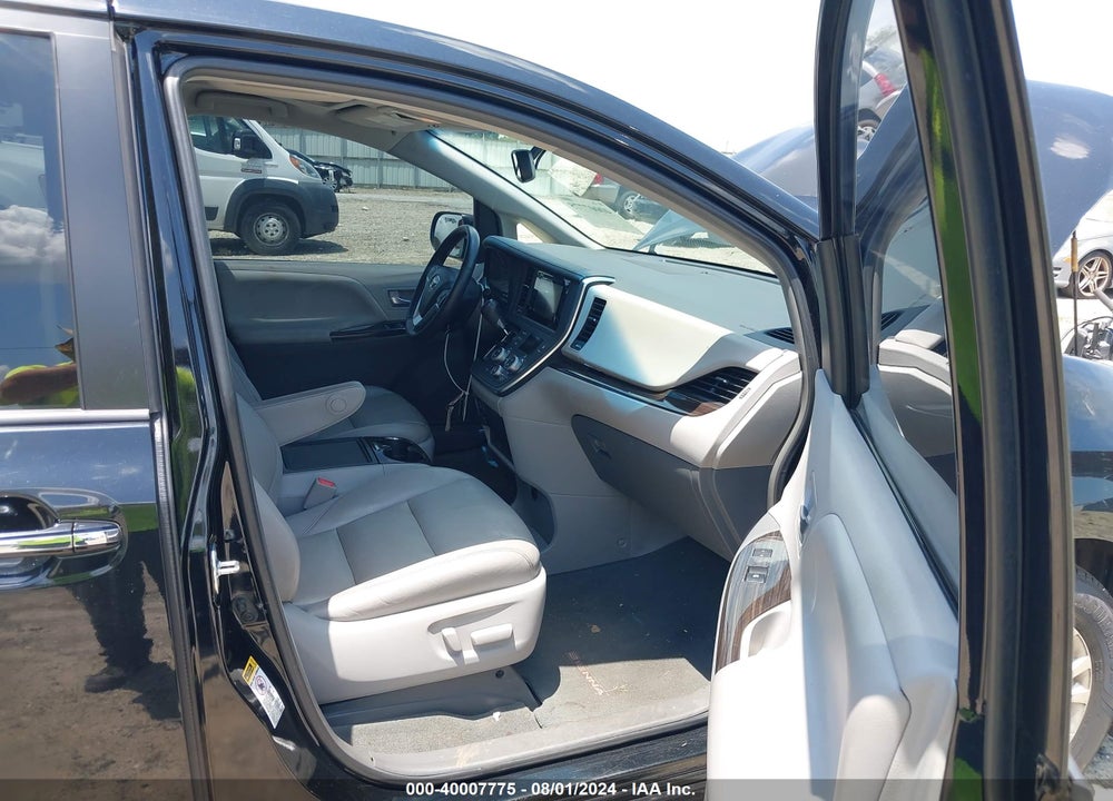 2015 TOYOTA SIENNA XLE 8 PASSENGER VIN: 5TDYK3DC8FS616330