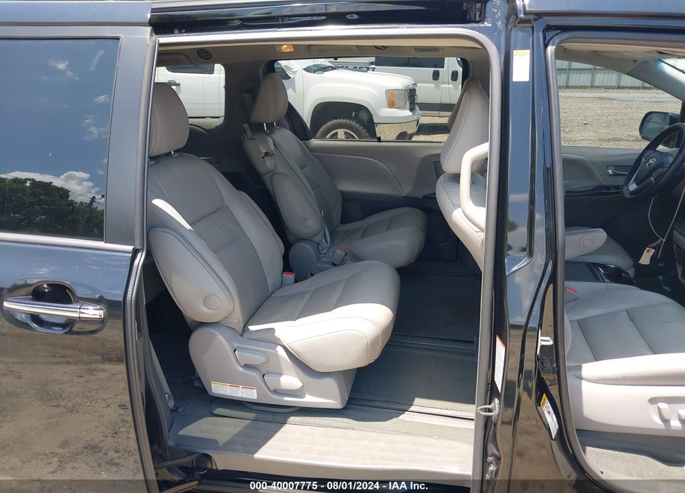 2015 TOYOTA SIENNA XLE 8 PASSENGER VIN: 5TDYK3DC8FS616330