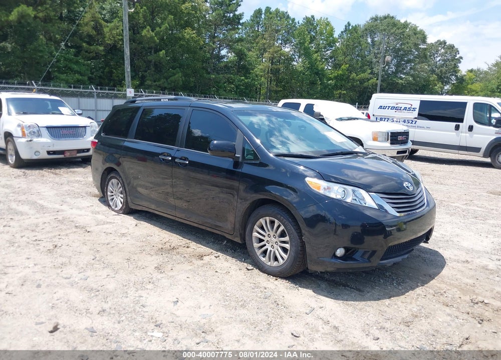 2015 TOYOTA SIENNA XLE 8 PASSENGER VIN: 5TDYK3DC8FS616330