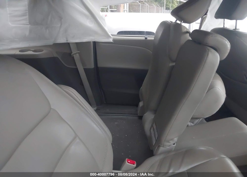 2015 TOYOTA SIENNA XLE 8 PASSENGER VIN: 5TDYK3DC8FS586312