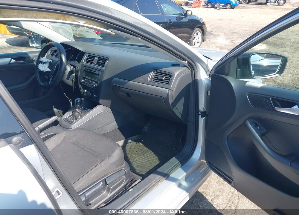 2015 VOLKSWAGEN JETTA 1.8T SE VIN: 3VWD17AJ3FM401818
