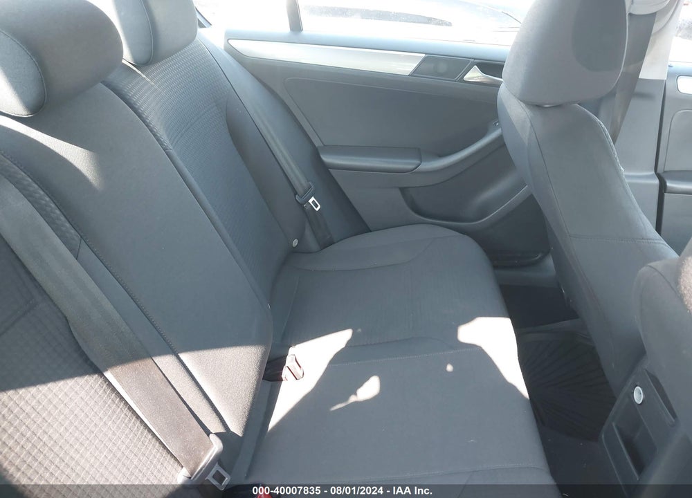2015 VOLKSWAGEN JETTA 1.8T SE VIN: 3VWD17AJ3FM401818