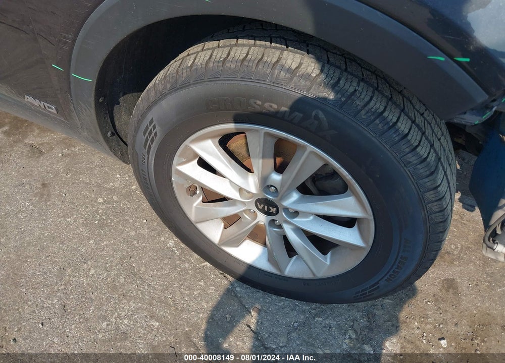 2019 KIA SORENTO 3.3L LX VIN: 5XYPGDA58KG490776