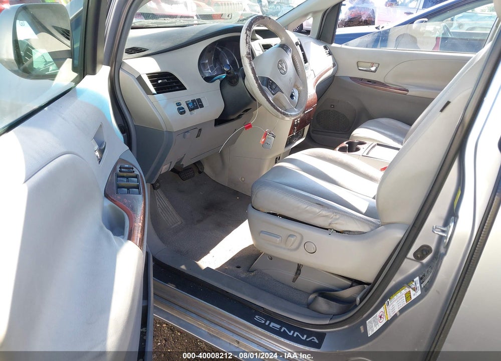2011 TOYOTA SIENNA XLE V6 VIN: 5TDYK3DC1BS037514