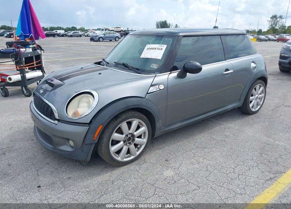 2008 MINI COOPER S VIN: WMWMF73518TT87178