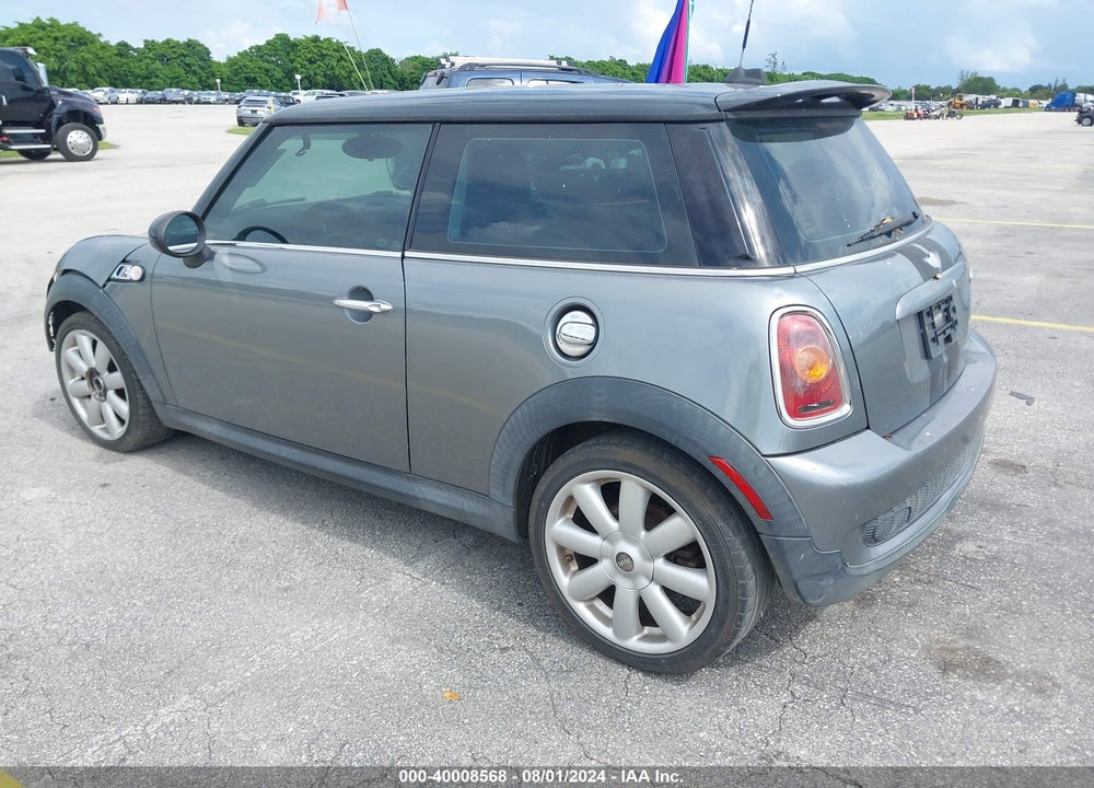 2008 MINI COOPER S VIN: WMWMF73518TT87178
