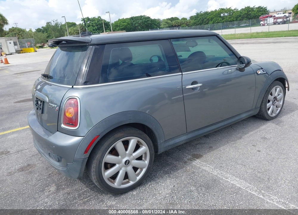 2008 MINI COOPER S VIN: WMWMF73518TT87178