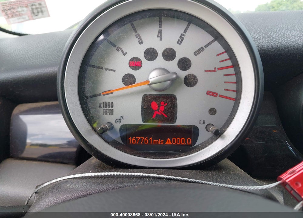 2008 MINI COOPER S VIN: WMWMF73518TT87178