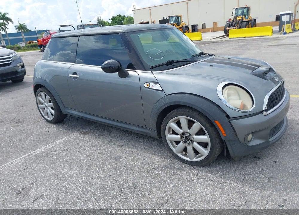 2008 MINI COOPER S VIN: WMWMF73518TT87178