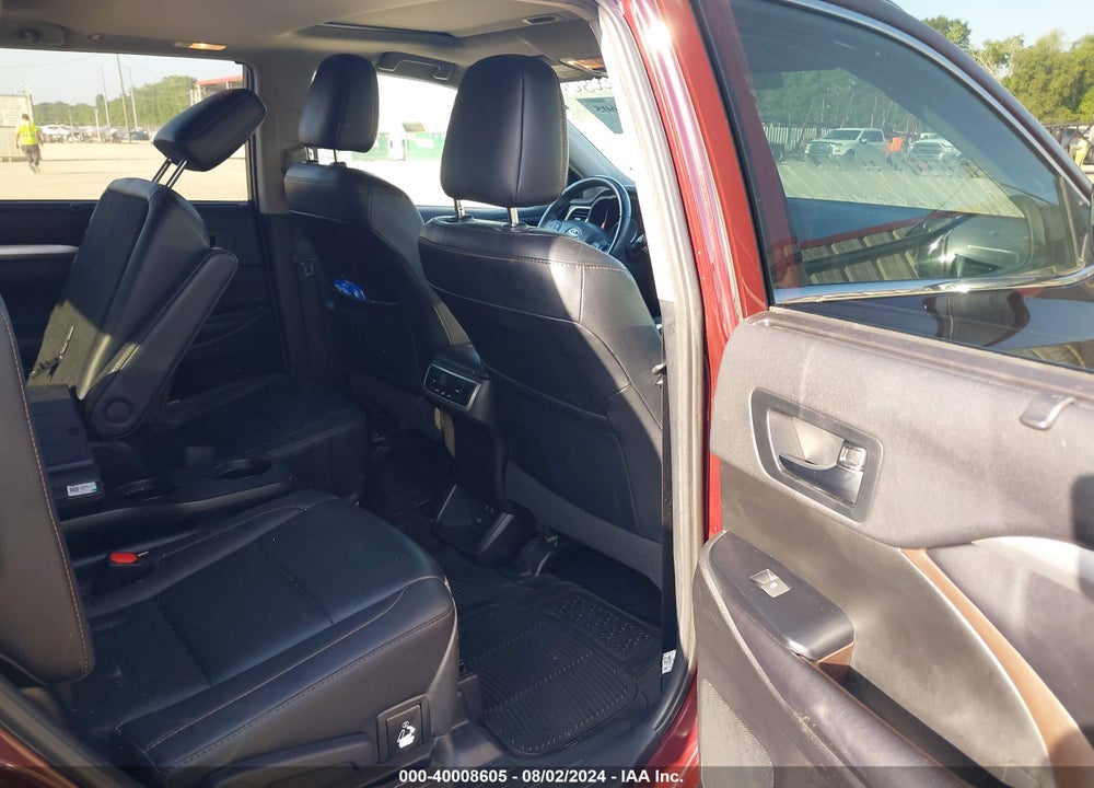 2019 TOYOTA HIGHLANDER XLE VIN: 5TDKZRFH4KS348285