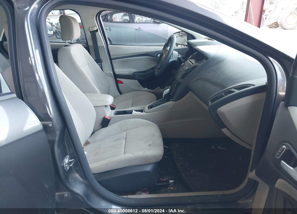 2017 FORD FOCUS SE VIN: 1FADP3K24HL247972
