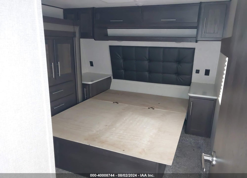 2019 KEYSTONE CARBON VIN: 4YDF38732KR805445