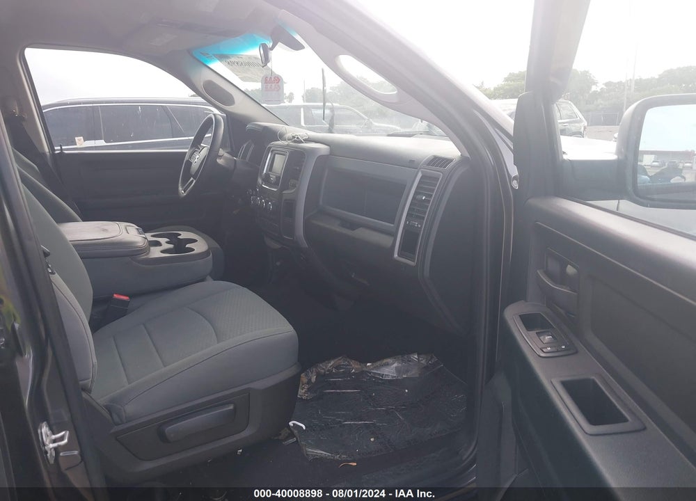 2018 RAM 1500 EXPRESS QUAD CAB 4X4 6'4 BOX VIN: 1C6RR7FG1JS342788