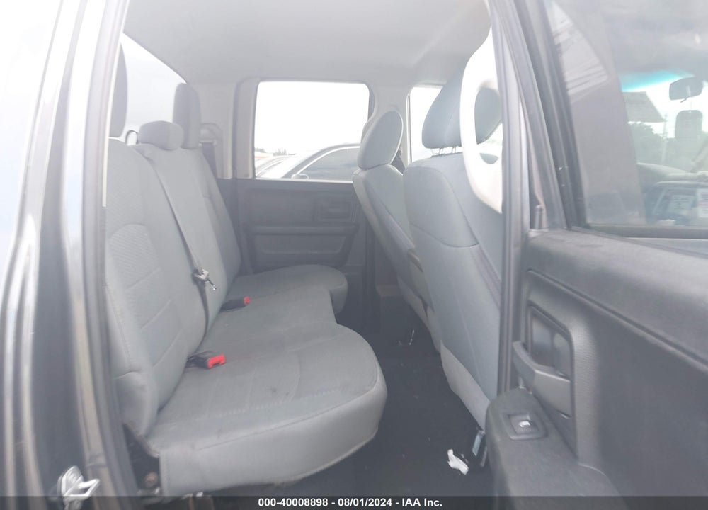 2018 RAM 1500 EXPRESS QUAD CAB 4X4 6'4 BOX VIN: 1C6RR7FG1JS342788