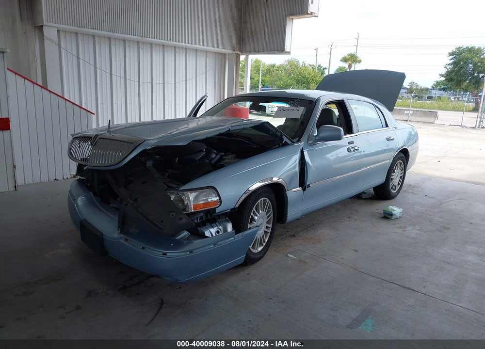2009 LINCOLN TOWN CAR VIN: 2LNHM82V89X636433