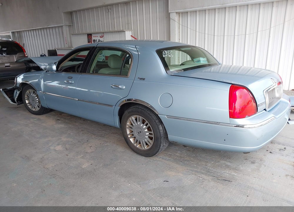 2009 LINCOLN TOWN CAR VIN: 2LNHM82V89X636433