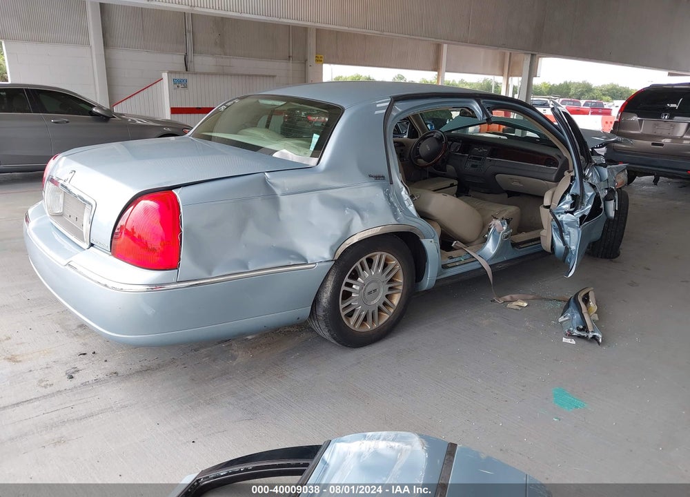 2009 LINCOLN TOWN CAR VIN: 2LNHM82V89X636433