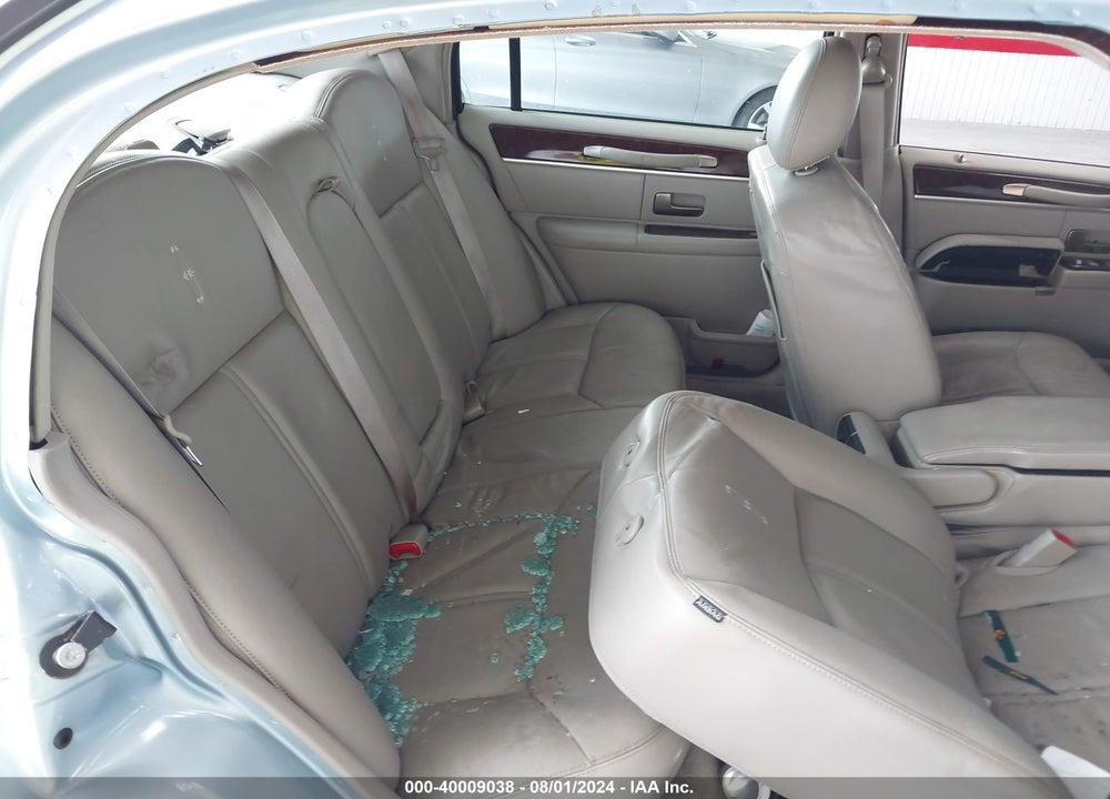 2009 LINCOLN TOWN CAR VIN: 2LNHM82V89X636433