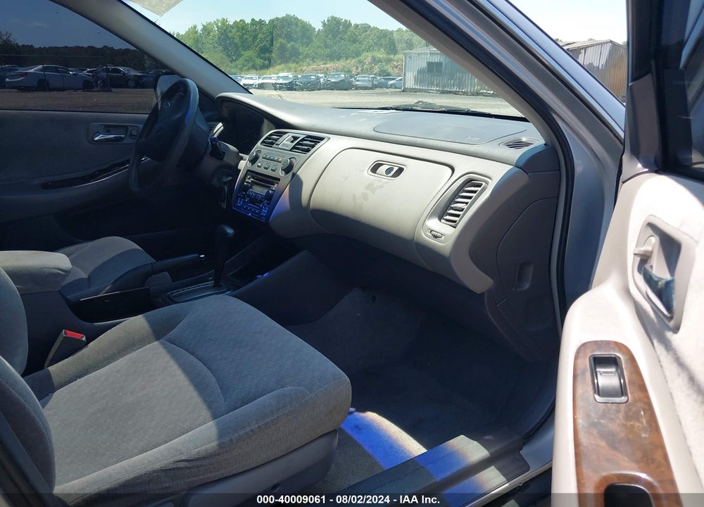 2002 HONDA ACCORD 2.3 SE VIN: 1HGCG56782A101909