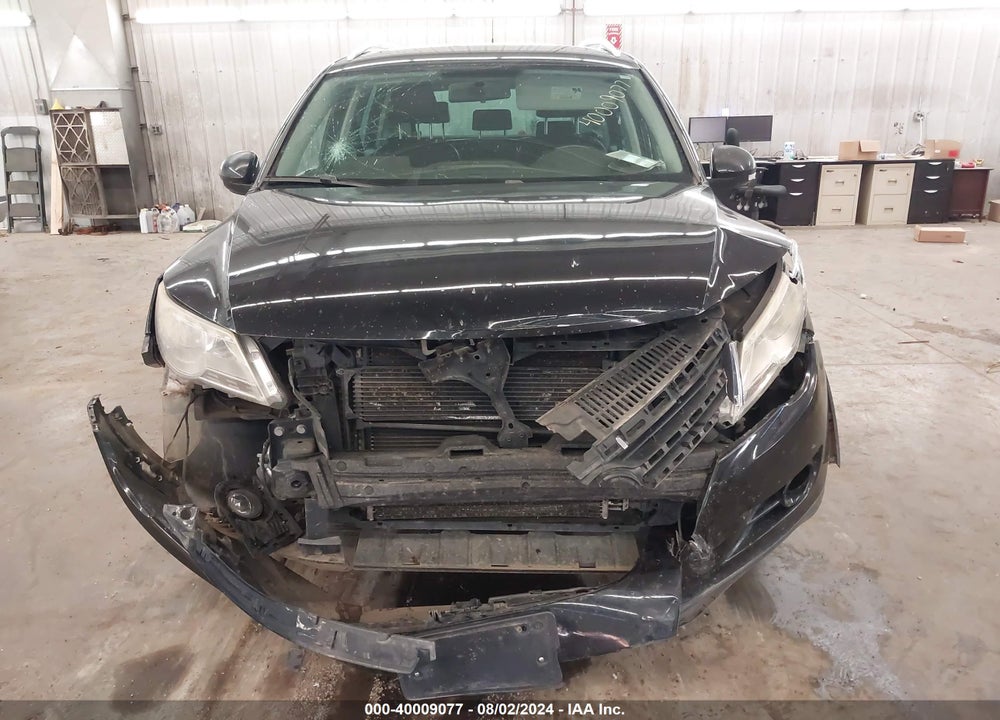 2011 VOLKSWAGEN TIGUAN SE VIN: WVGBV7AX2BW562749
