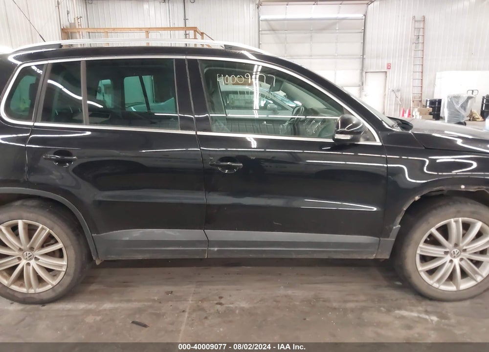 2011 VOLKSWAGEN TIGUAN SE VIN: WVGBV7AX2BW562749