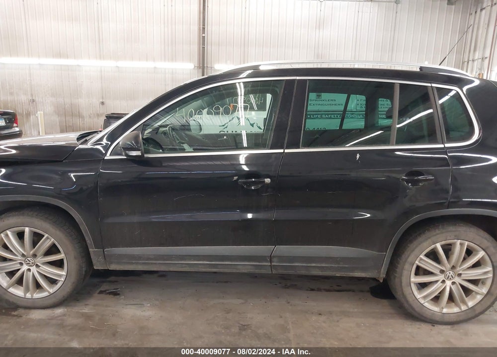 2011 VOLKSWAGEN TIGUAN SE VIN: WVGBV7AX2BW562749