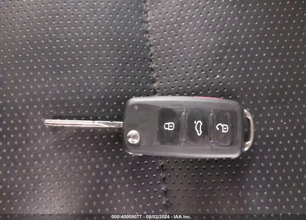 2011 VOLKSWAGEN TIGUAN SE VIN: WVGBV7AX2BW562749