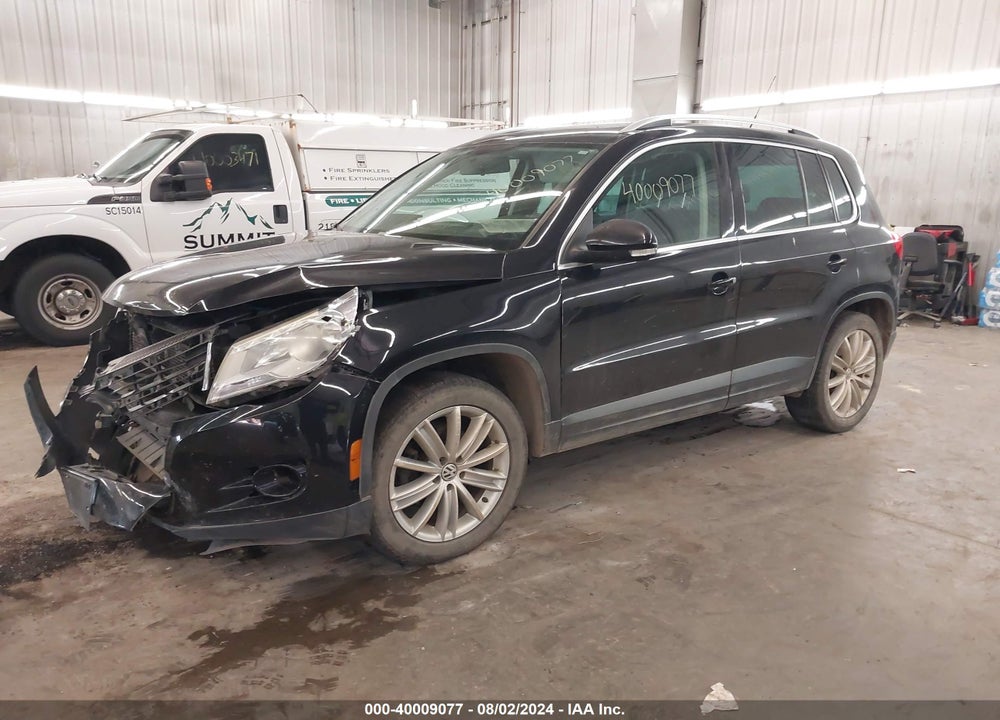 2011 VOLKSWAGEN TIGUAN SE VIN: WVGBV7AX2BW562749